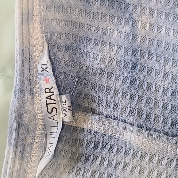 Lightweight tie-dye Thermal,  $4 if bundled - Picture 4 of 10